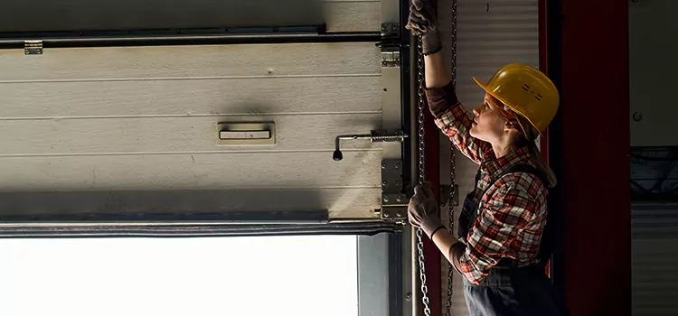 Addressing Common Garage Door Stoppage Issues in Tampa, FL